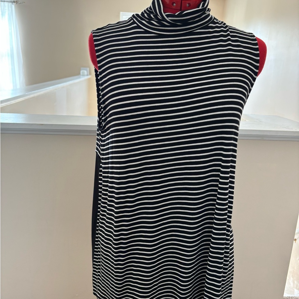Vince Camuto stripped front, sheer shirt bottom sleeveless tunic shirt.